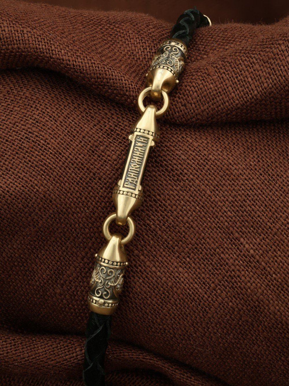 Браслет из лимонного золота c кожаным шнурком и ониксом