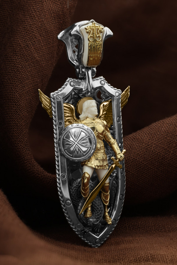 Образок из белого золота c эмаль и бивнем мамонта