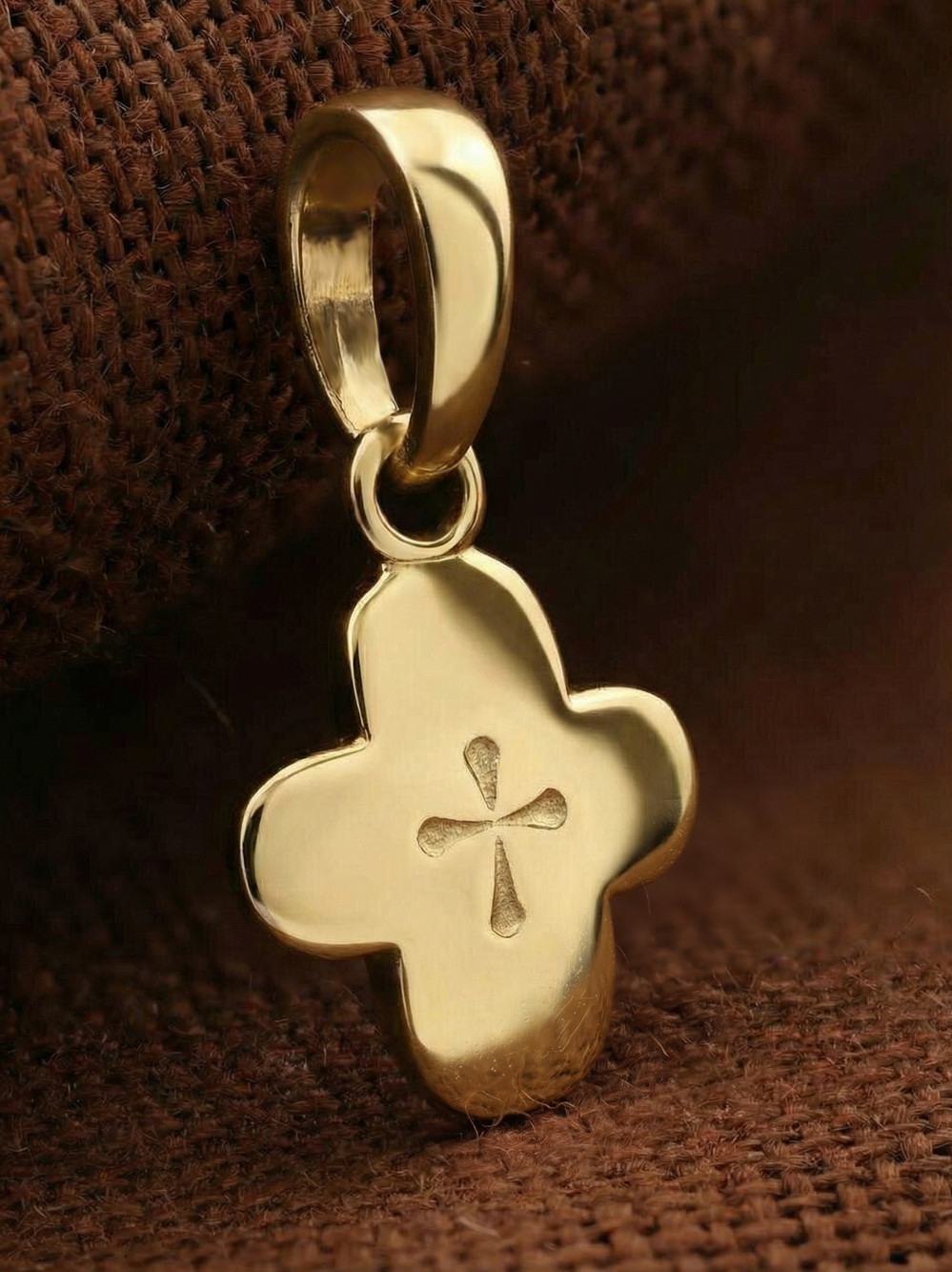 Крест из лимонного золота