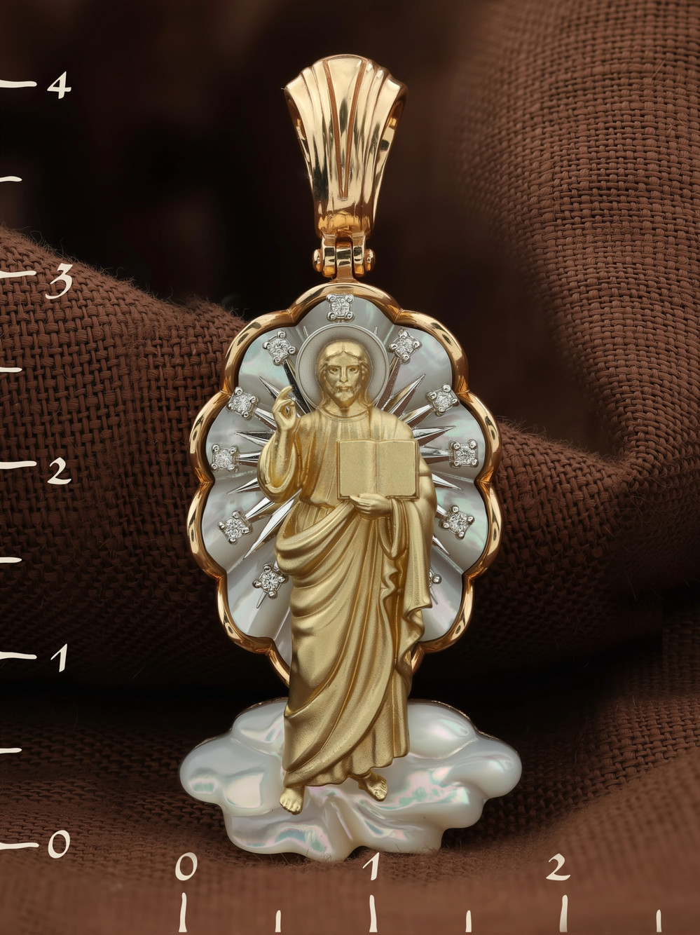 Образок из золота c бриллиантами и перламутром