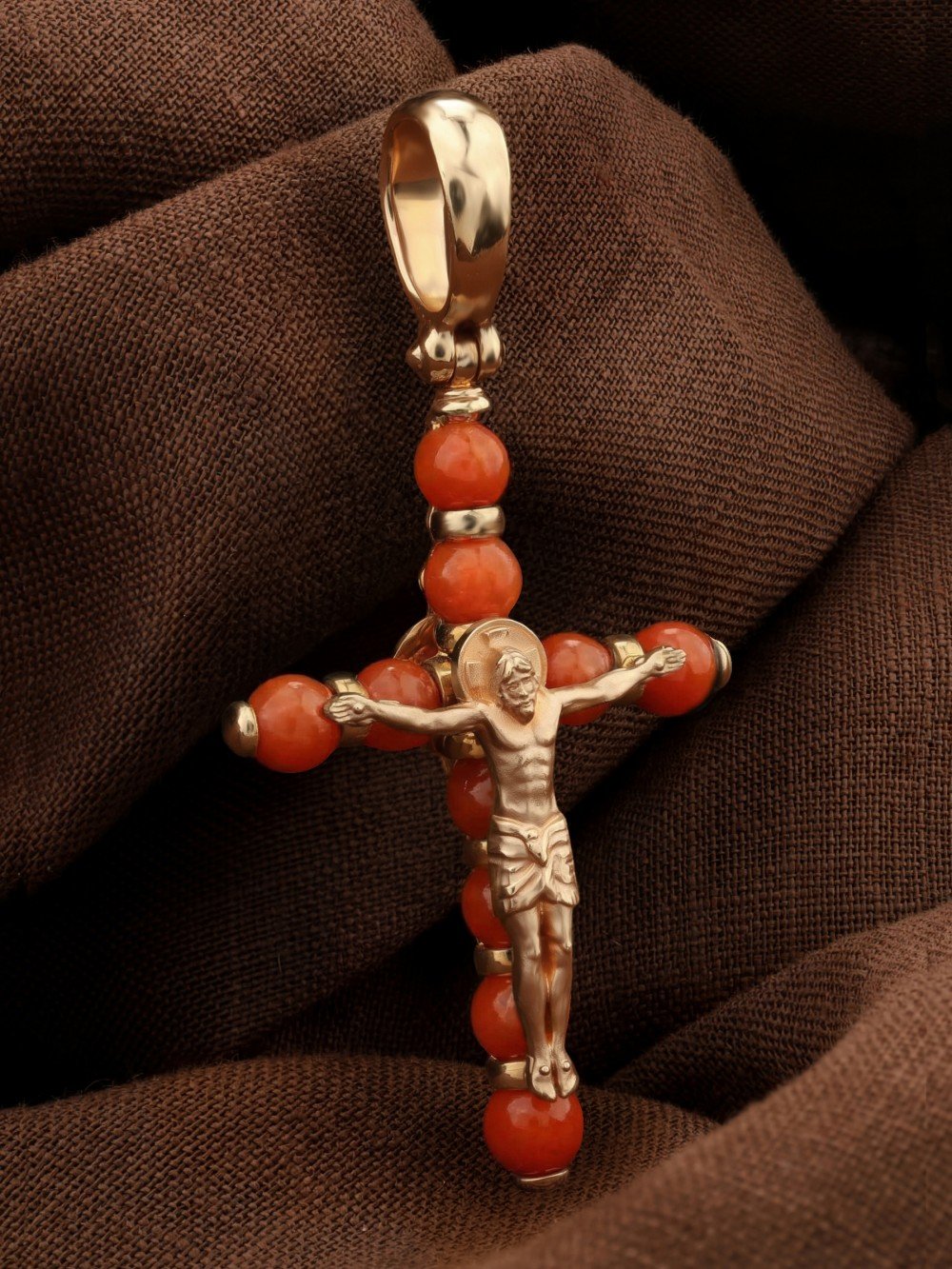 Крест из золота c кораллом