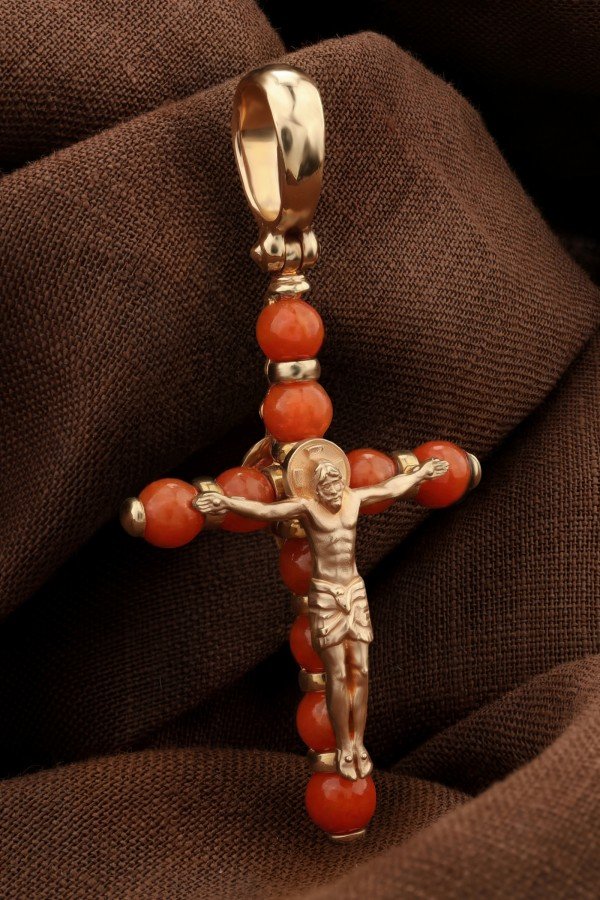 Крест из золота c кораллом