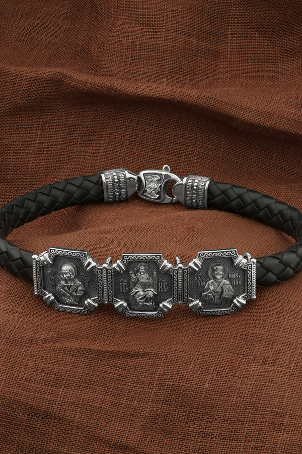 Браслет из белого золота c шнурком