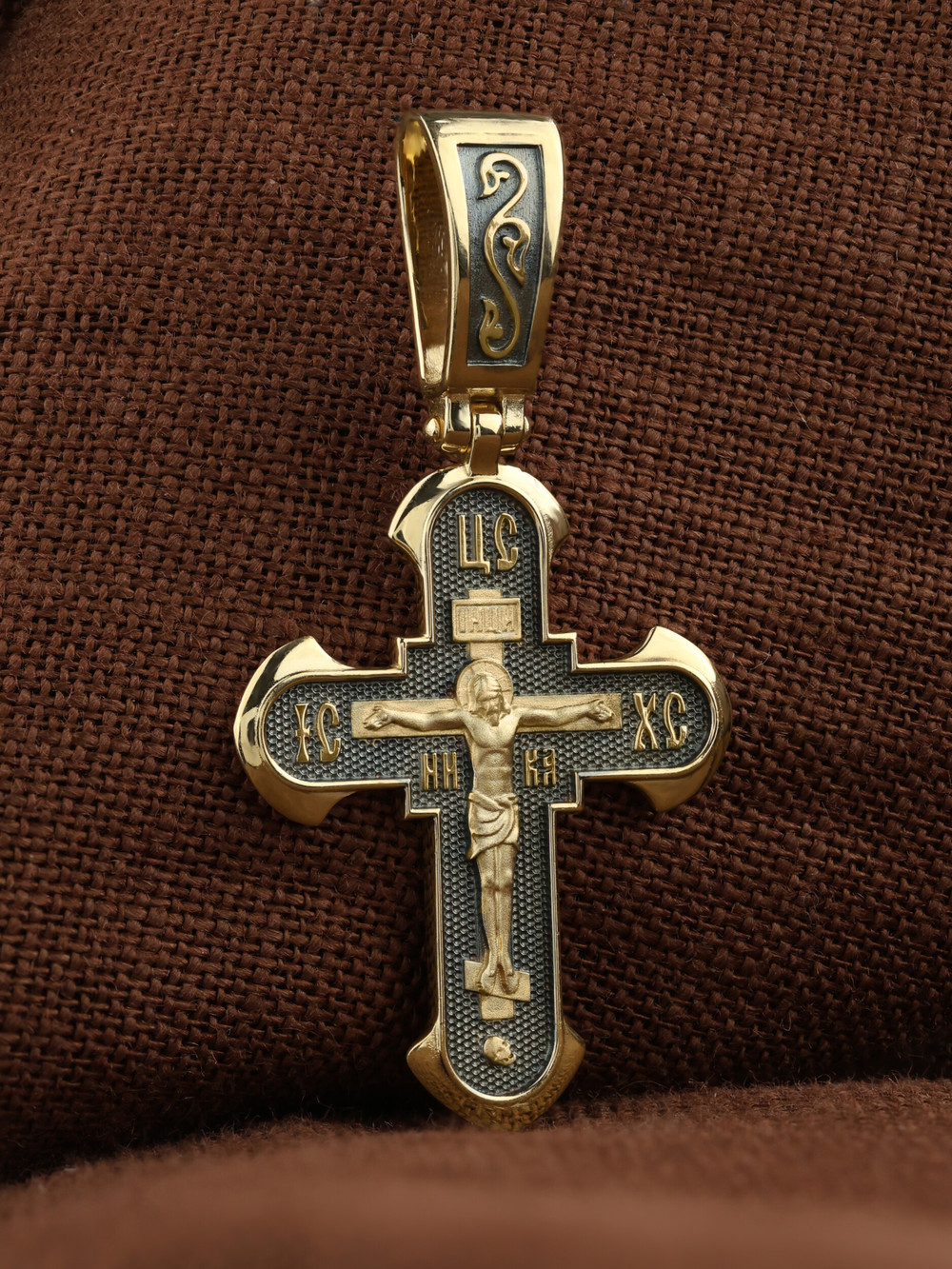 Крест из лимонного золота