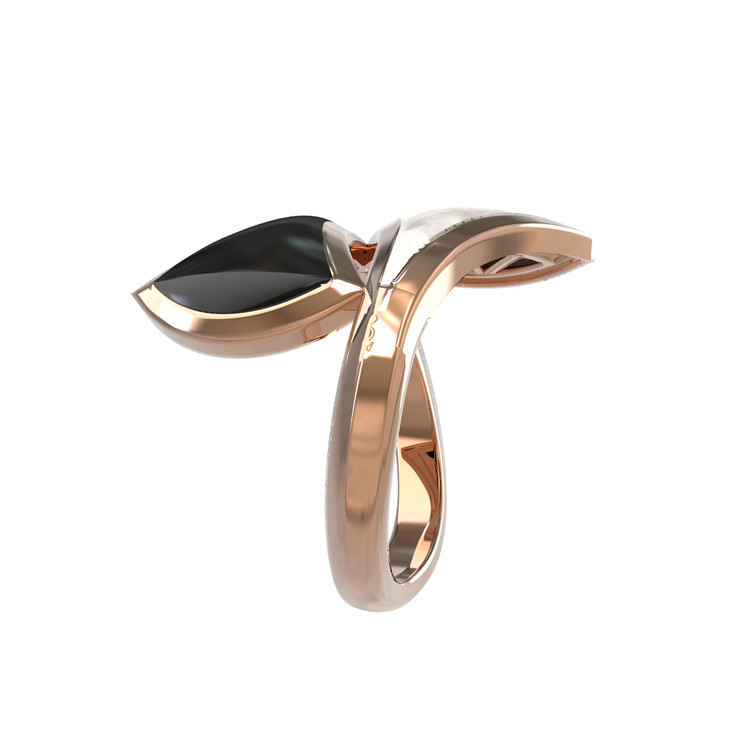 Кольцо из золота c ониксом и перламутром