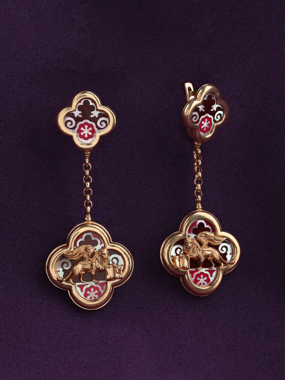 Серьги из золота c эмалью и перламутром