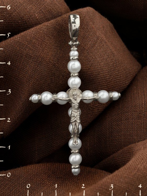 Крест из белого золота c жемчугом