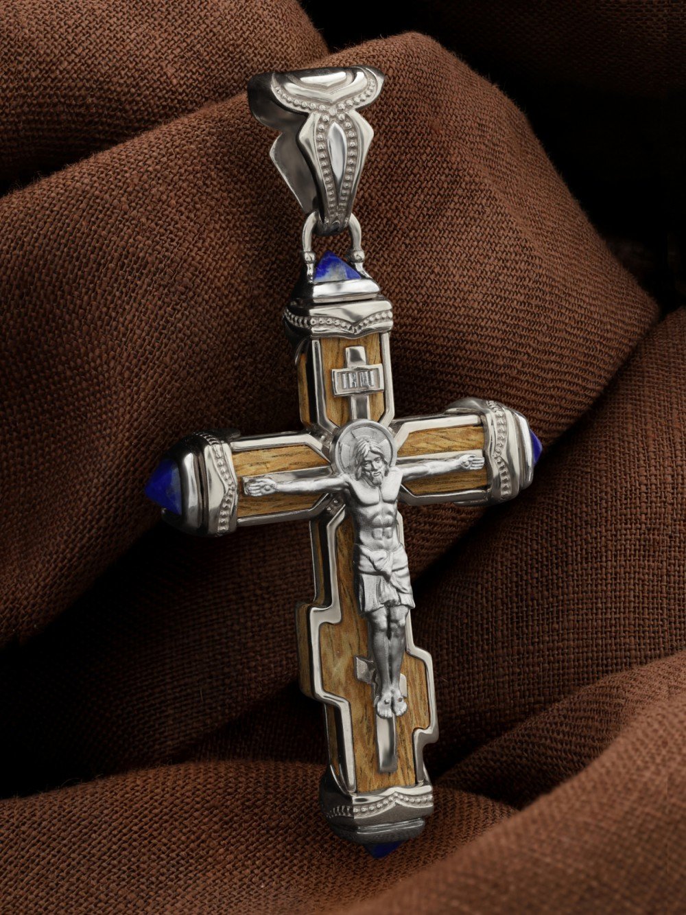 Крест из белого золота c лазуритом и железным деревом