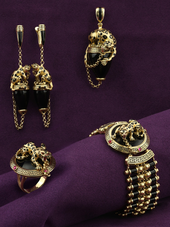 Кольцо из лимонного золота c эмалью, ониксом и рубином