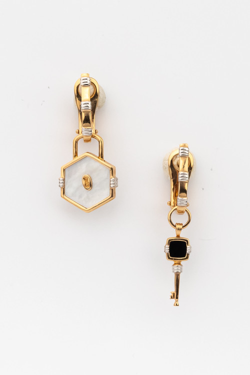 Серьги из золота c ониксом и перламутром