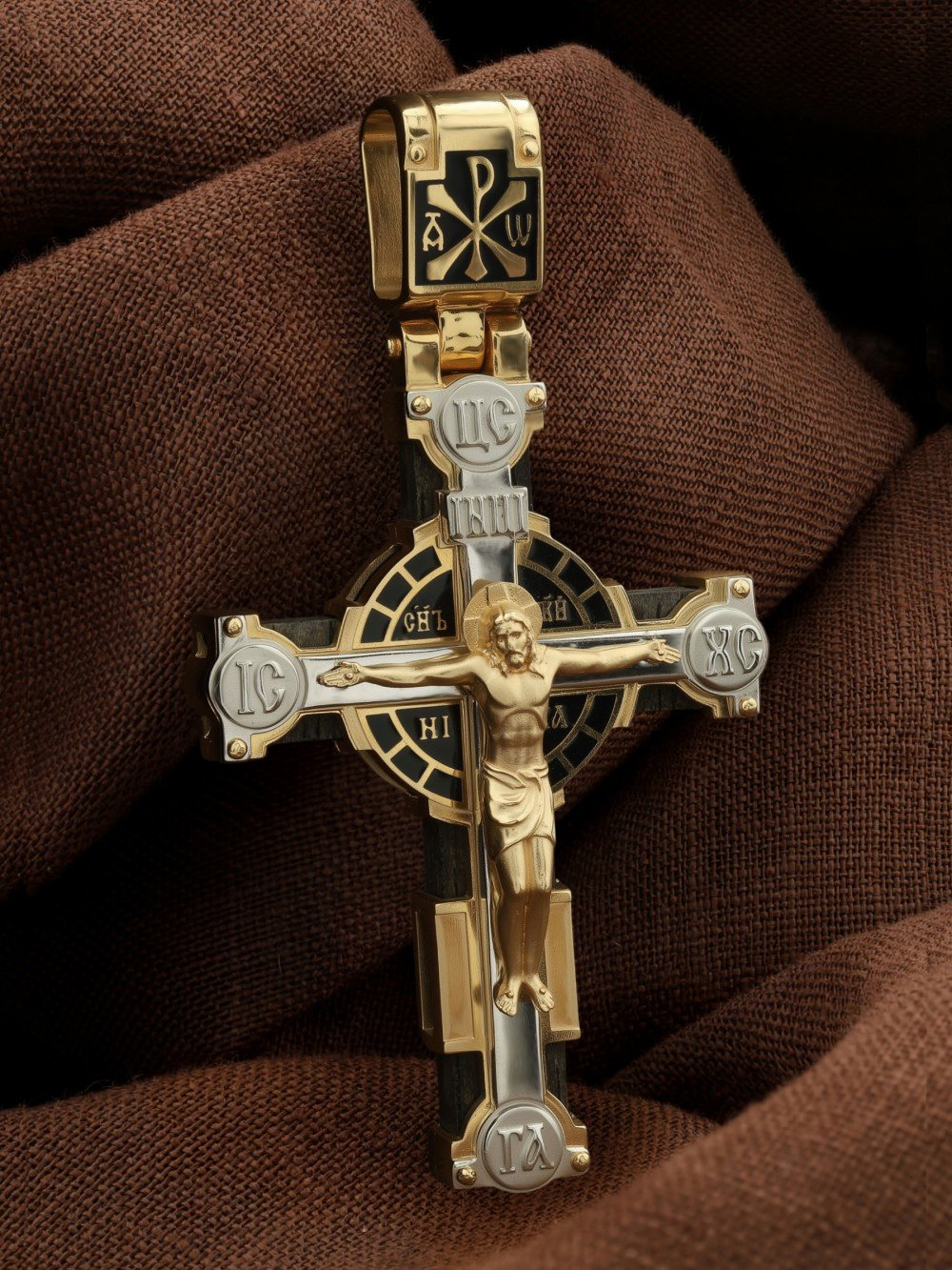 Крест из лимонного золота c эмалью и эбеновым деревом