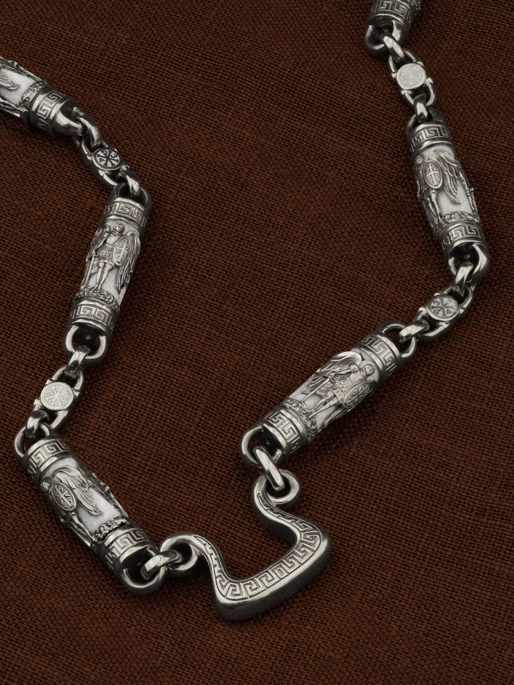 Цепь из белого золота c эмалью и бивнем мамонта