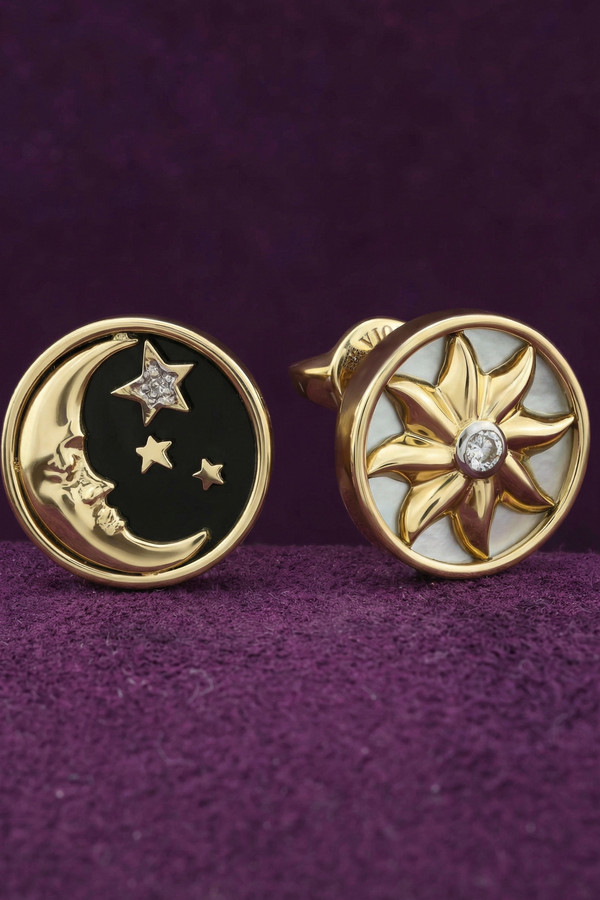 Серьги из лимонного золота c бриллиантами, ониксом и перламутром