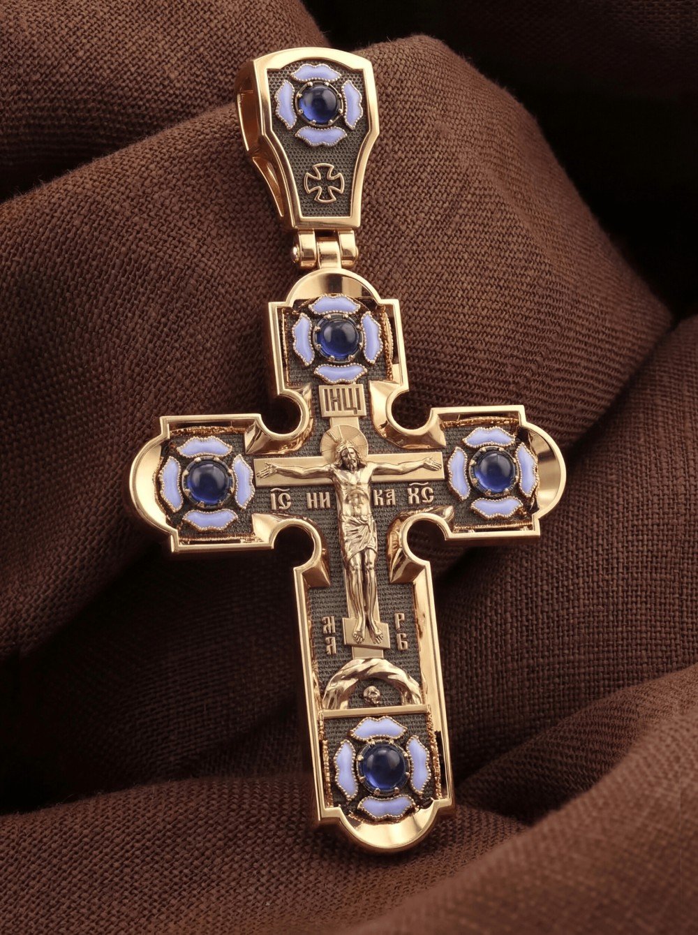Крест из золота c эмалью и сапфиром