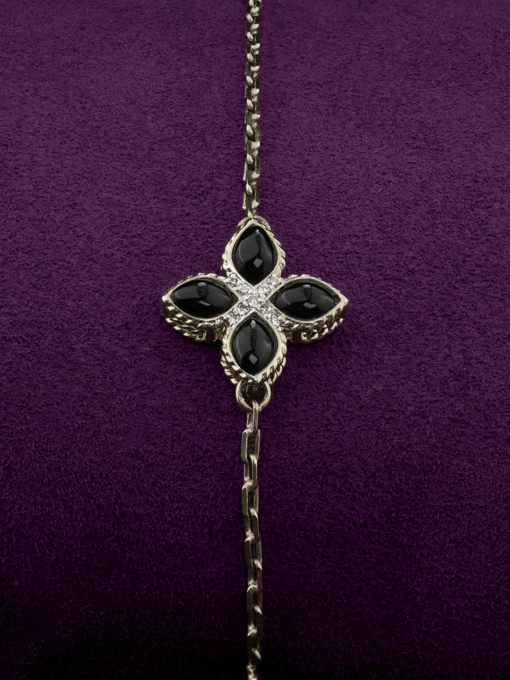 Браслет из белого золота c бриллиантами и ониксом