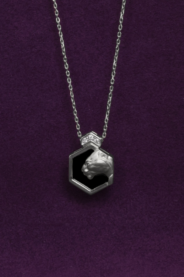 Колье из белого золота c бриллиантами и ониксом