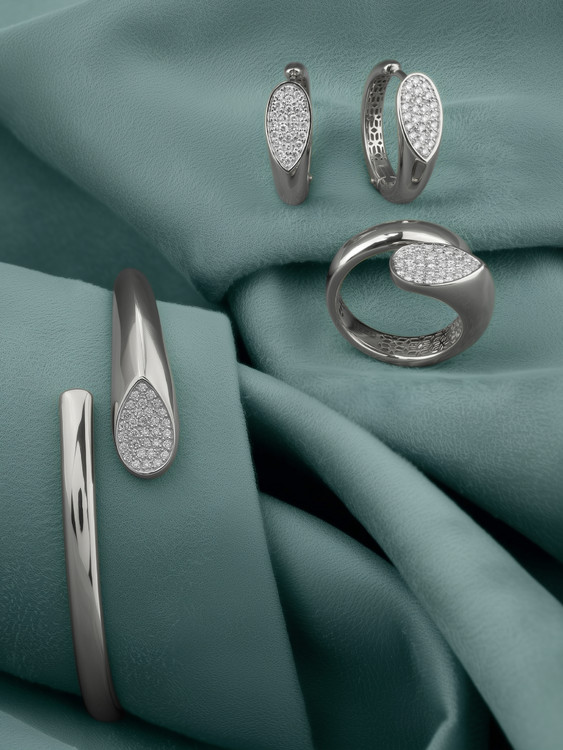 Кольцо из белого золота c бриллиантами