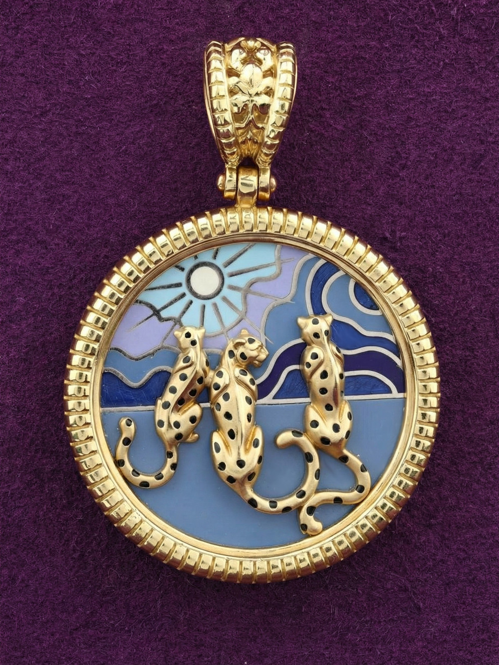 Подвеска из лимонного золота c эмаль