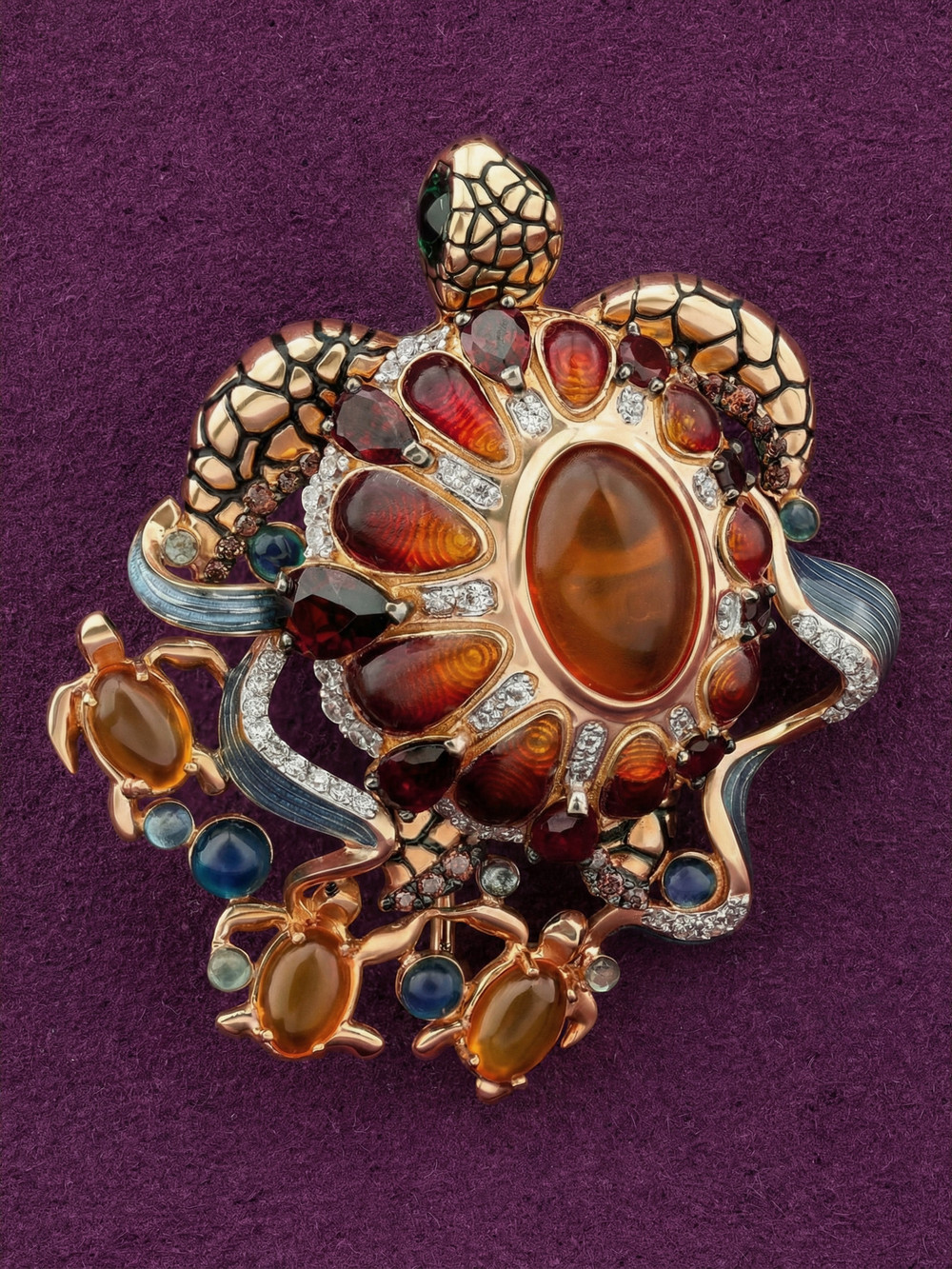 Брошь из золота c эмалью, фианитом, гранатом и янтарём