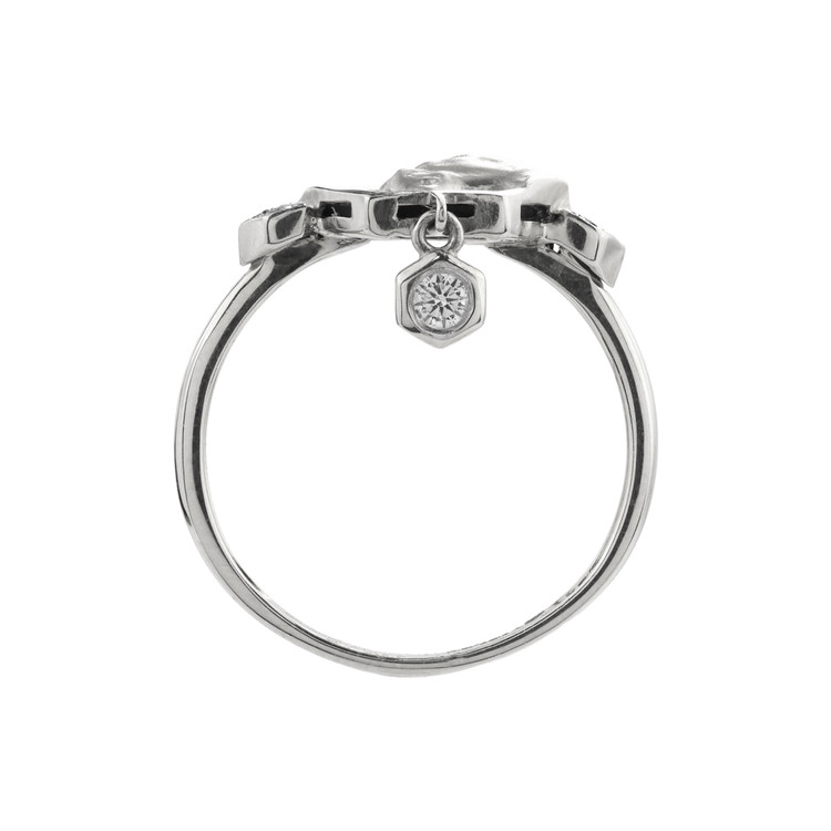 Кольцо из белого золота c бриллиантами и ониксом