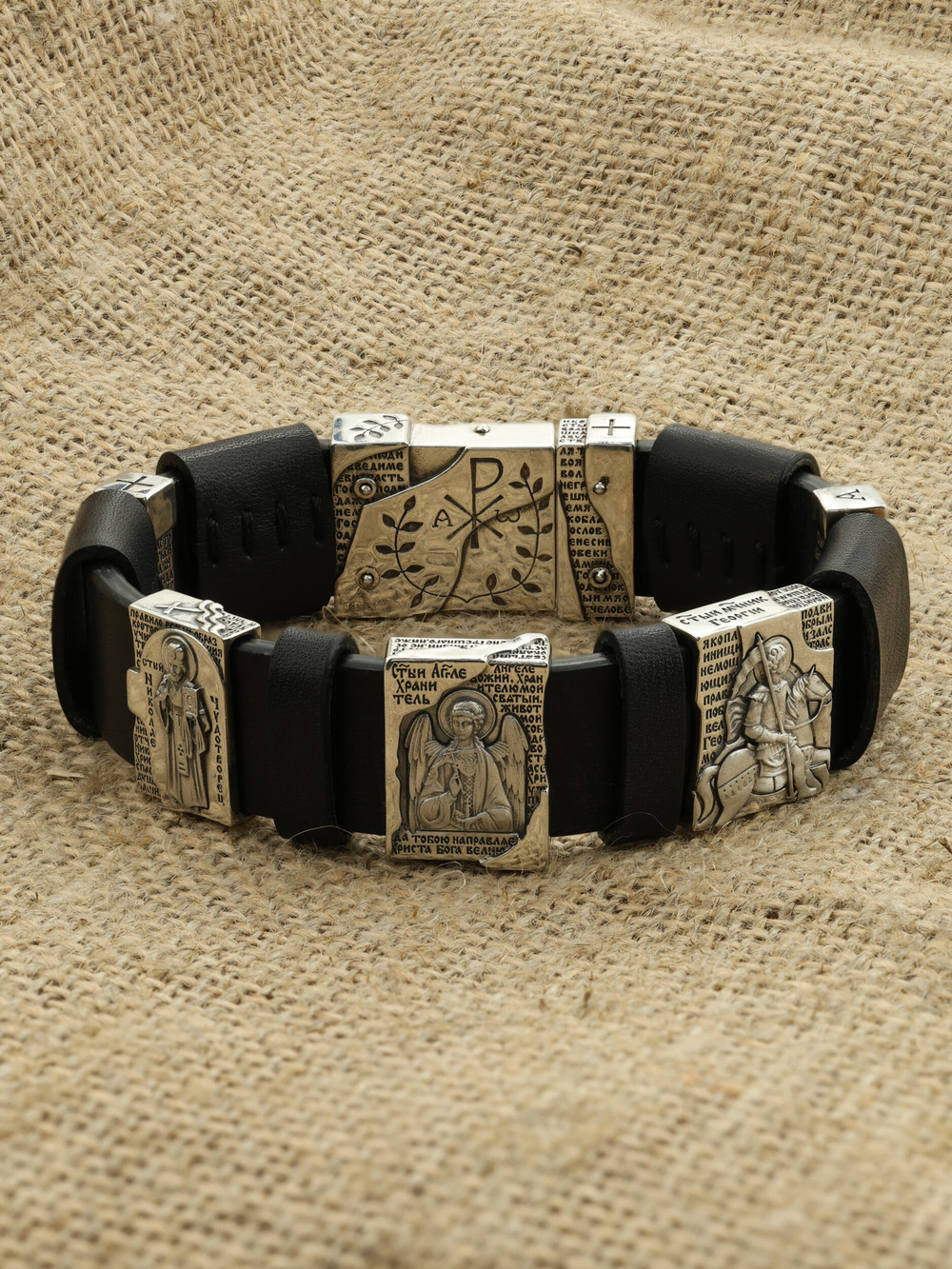 Браслет из серебра c кожаным шнурком