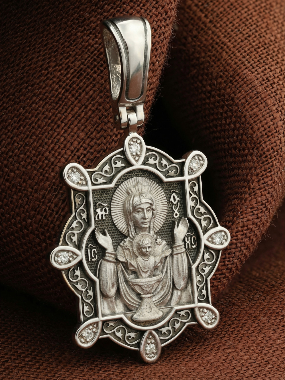 Образок из белого золота c бриллиантами