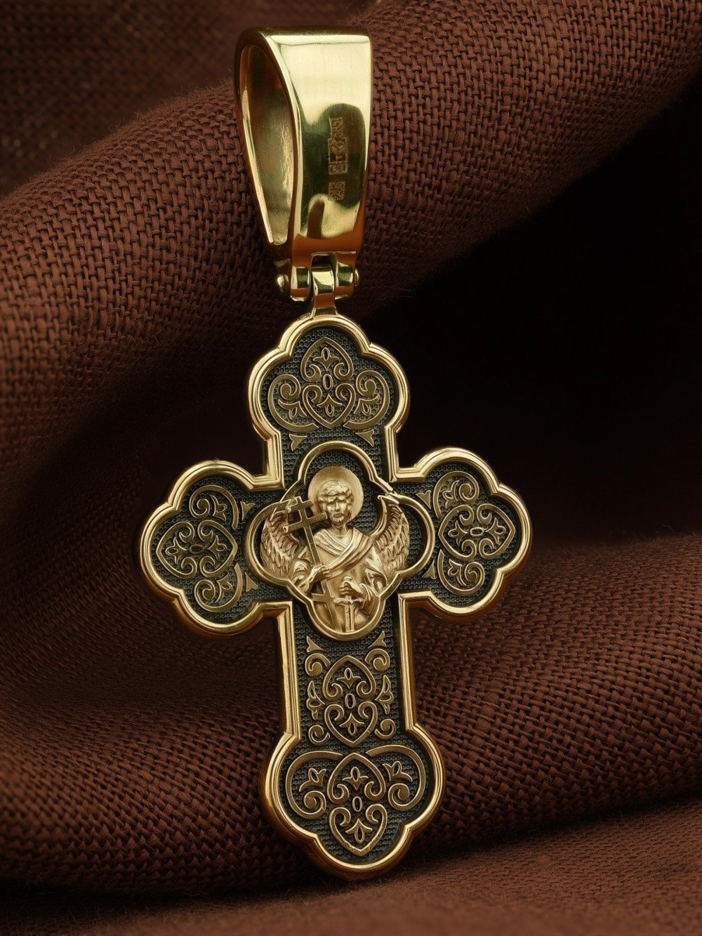 Крест из лимонного золота