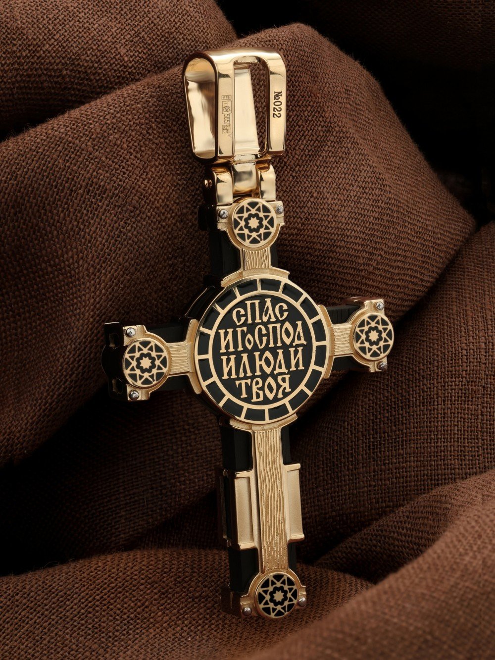 Крест из золота c эмалью и эбеновым деревом