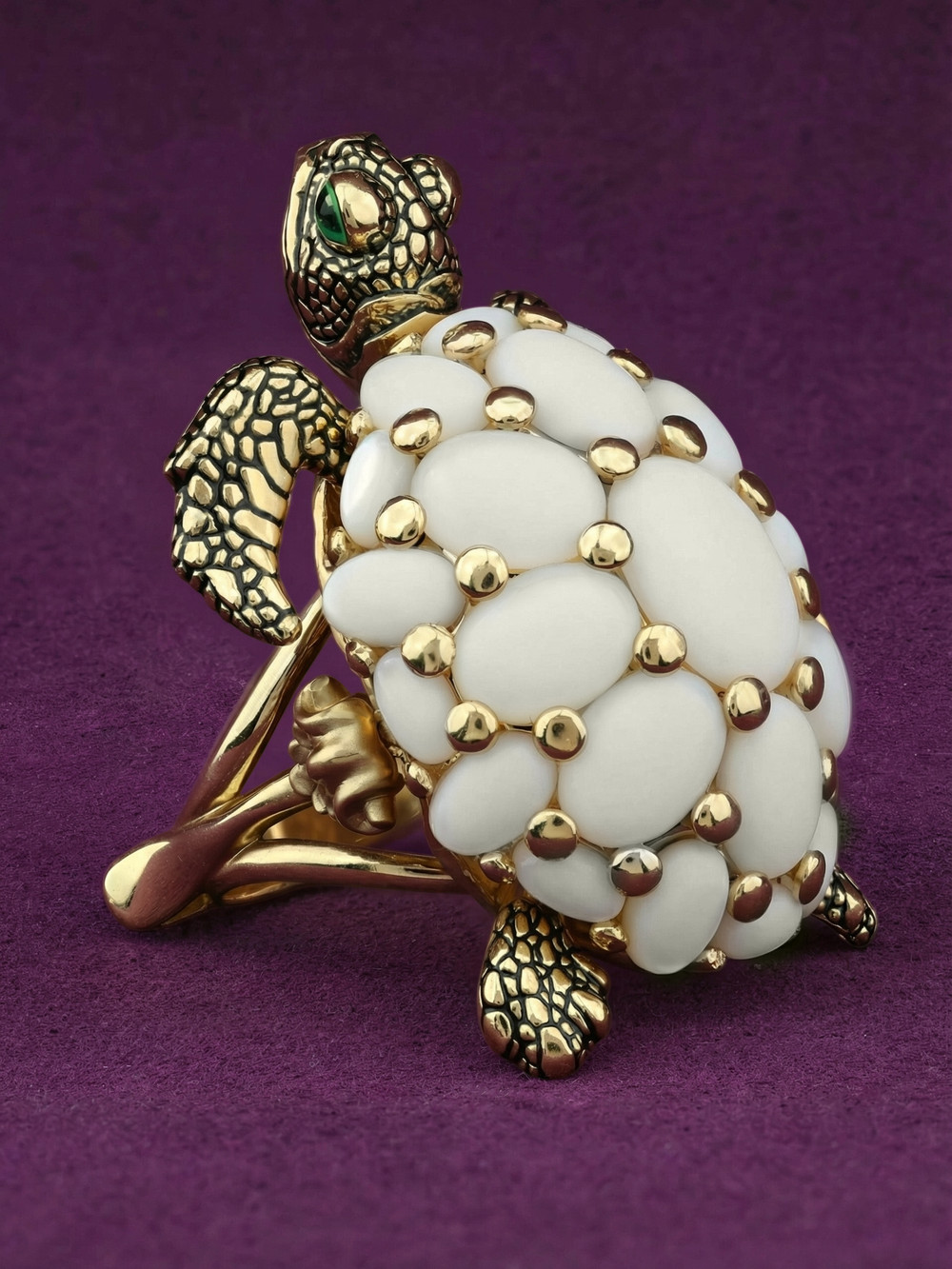 Кольцо из лимонного золота c эмалью и бивнем мамонта