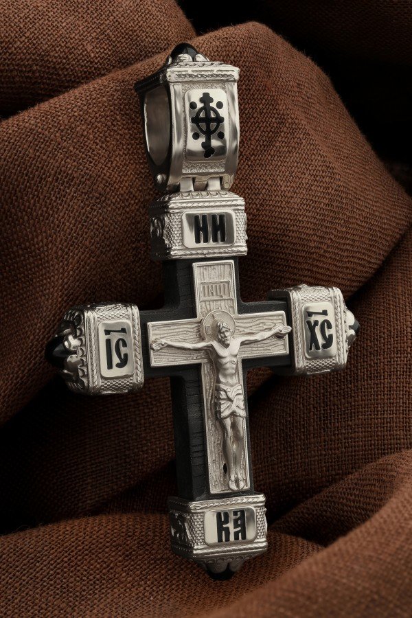 Крест из белого золота c эмаль , ониксом и эбеновым деревом