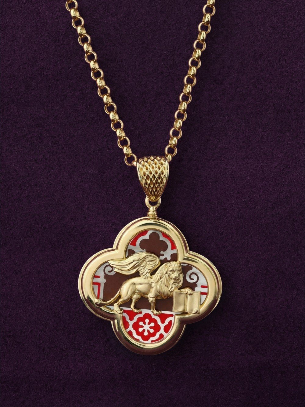 Подвеска из лимонного золота c эмалью и перламутром