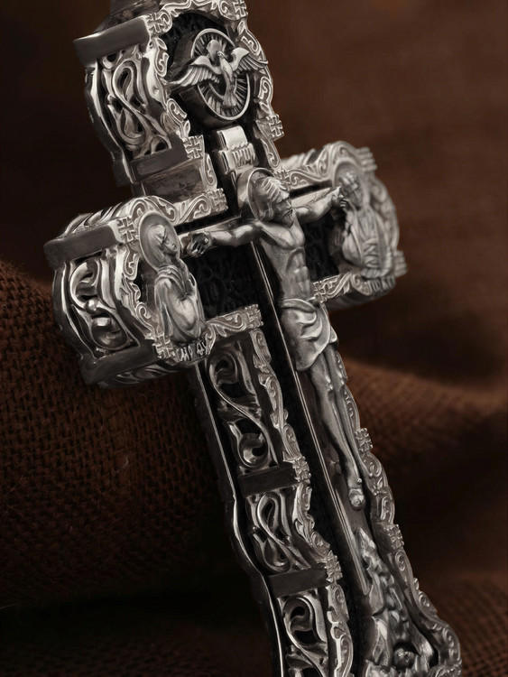 Крест из белого золота c эбеновым деревом