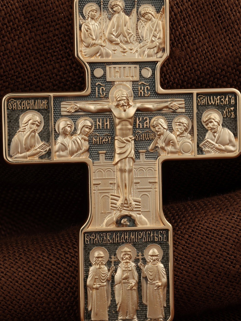 Крест из золота