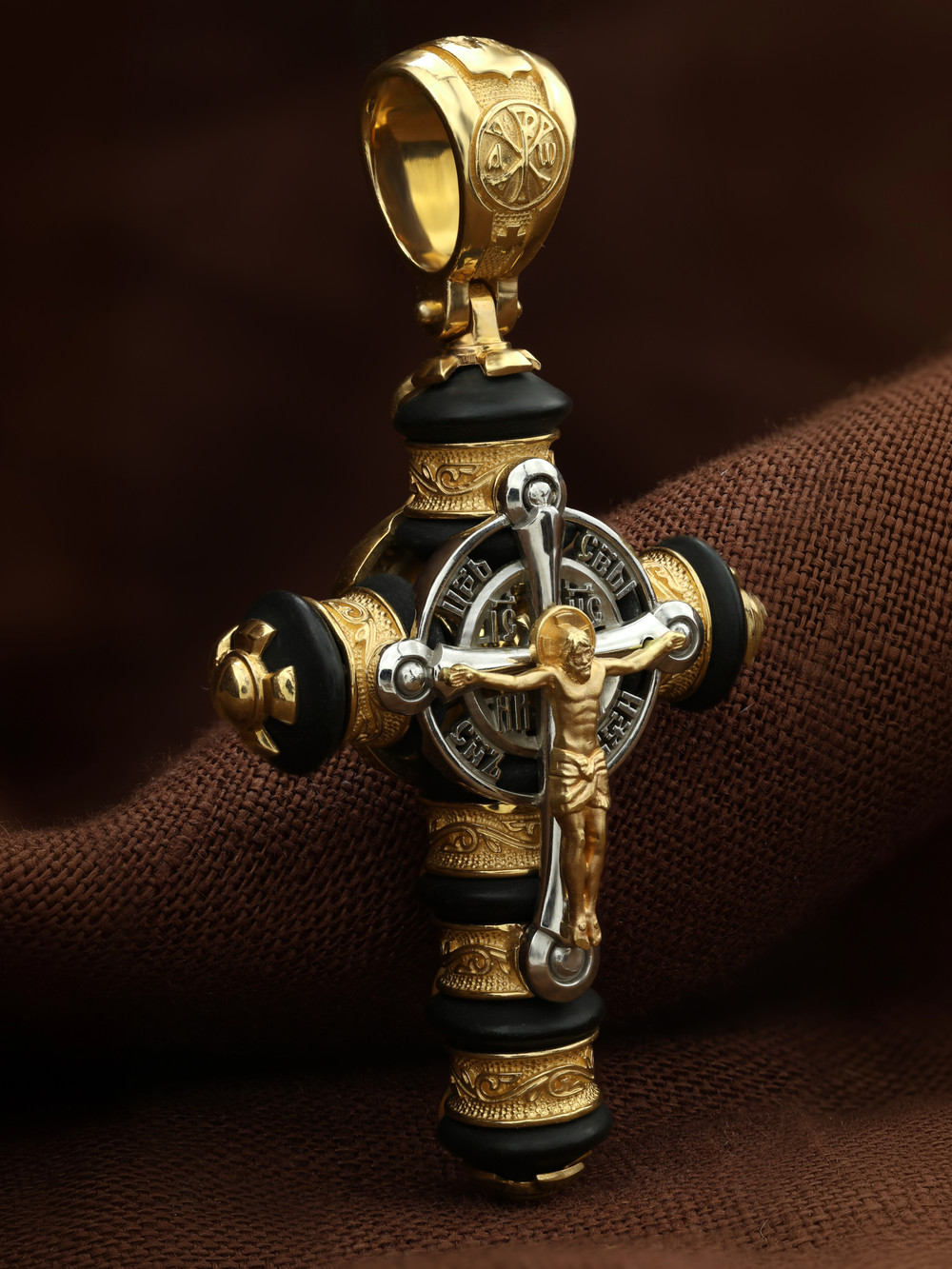 Крест из лимонного золота c ониксом