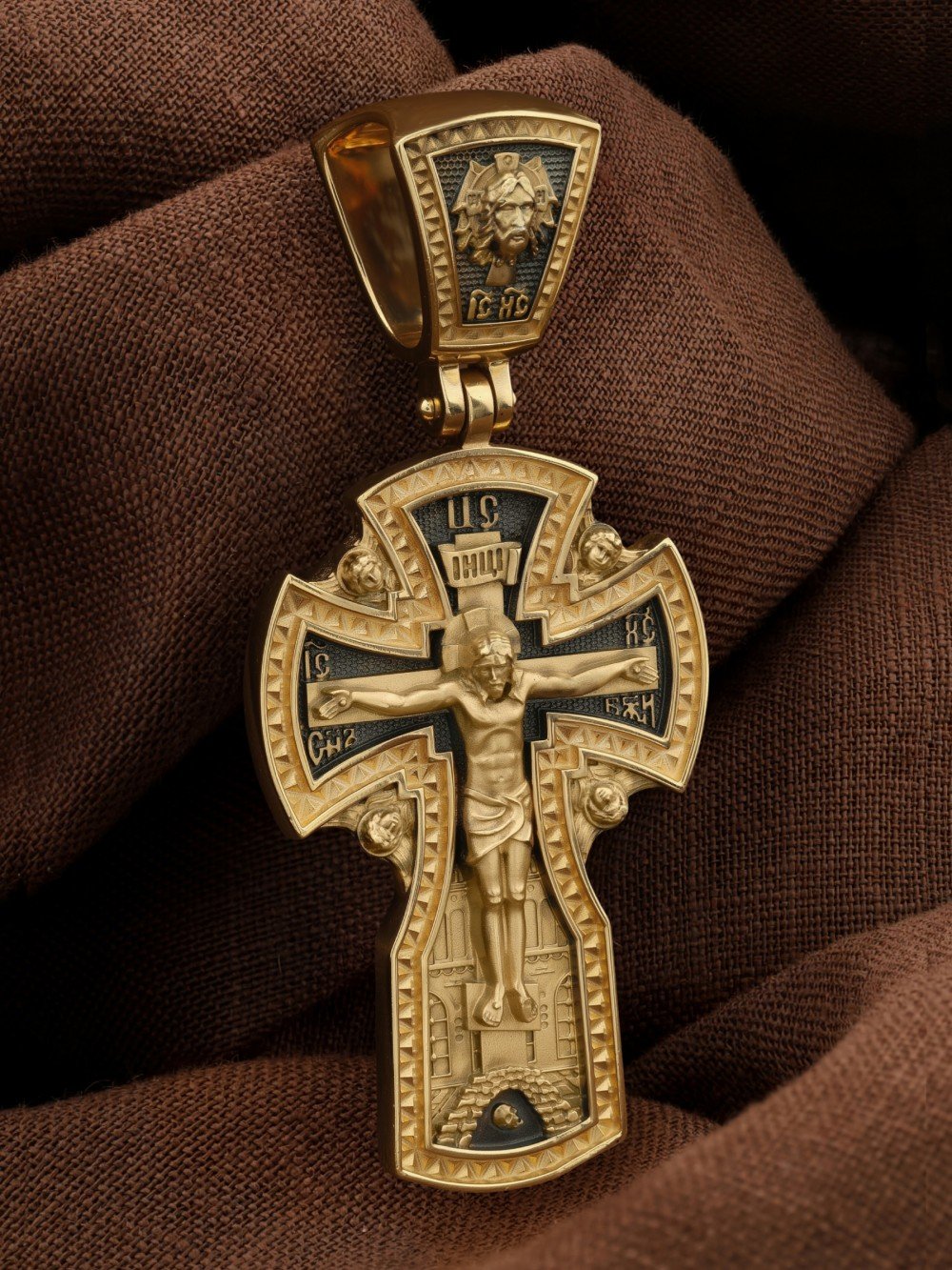 Крест из лимонного золота