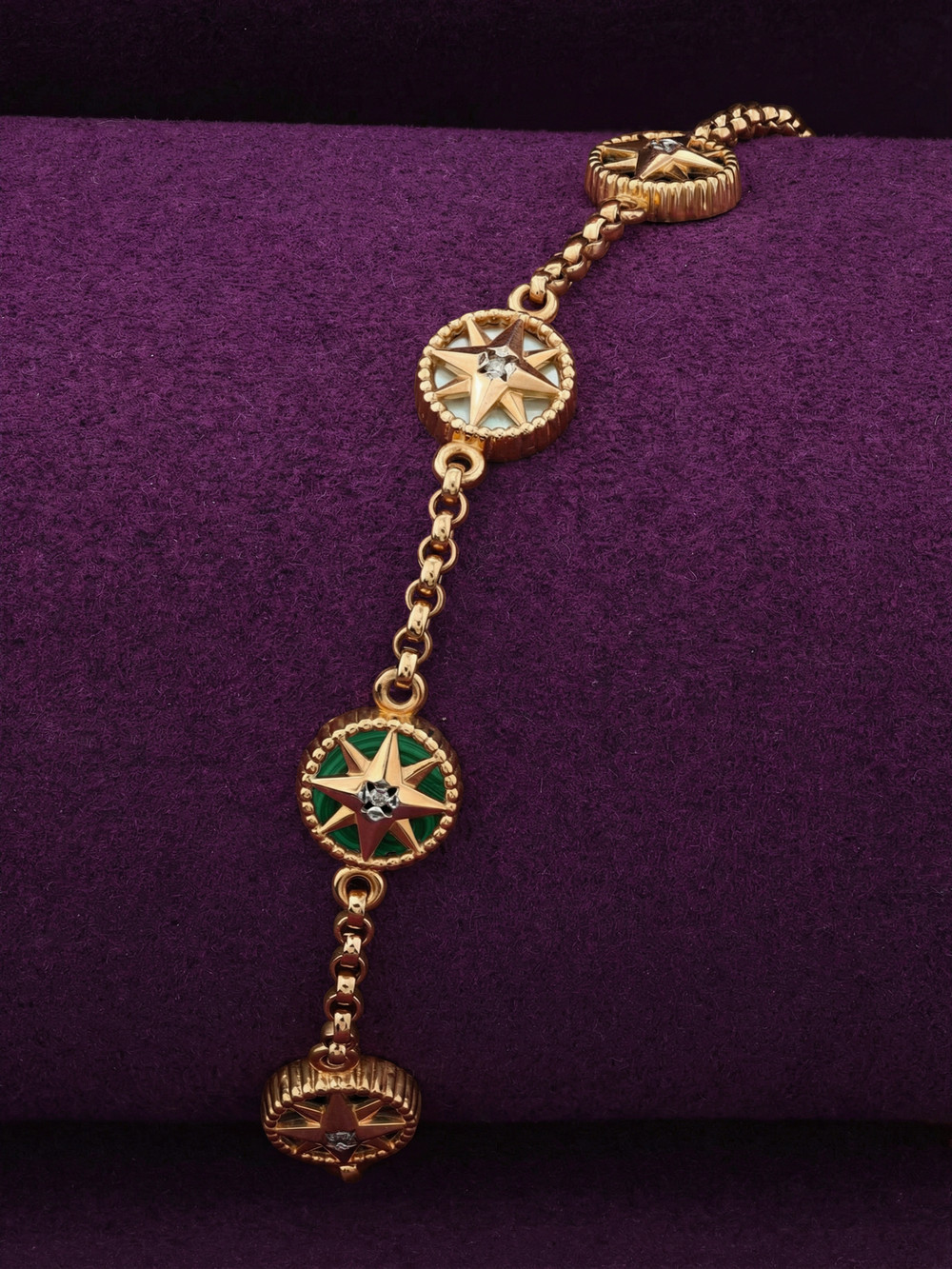 Браслет из золота c бриллиантами, малахитом и перламутром