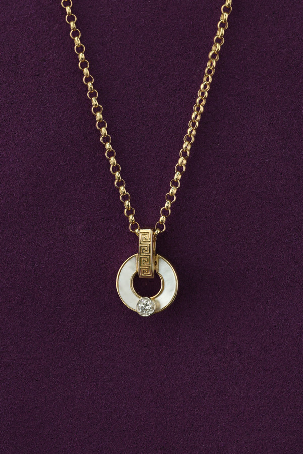 Колье из лимонного золота c бриллиантами и перламутром