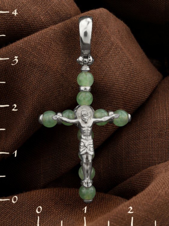 Крест из белого золота c нефритом
