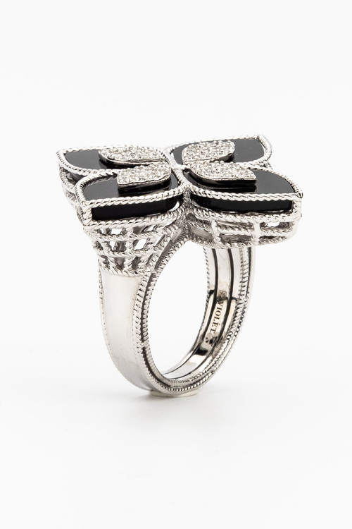 Кольцо из белого золота c бриллиантами и ониксом