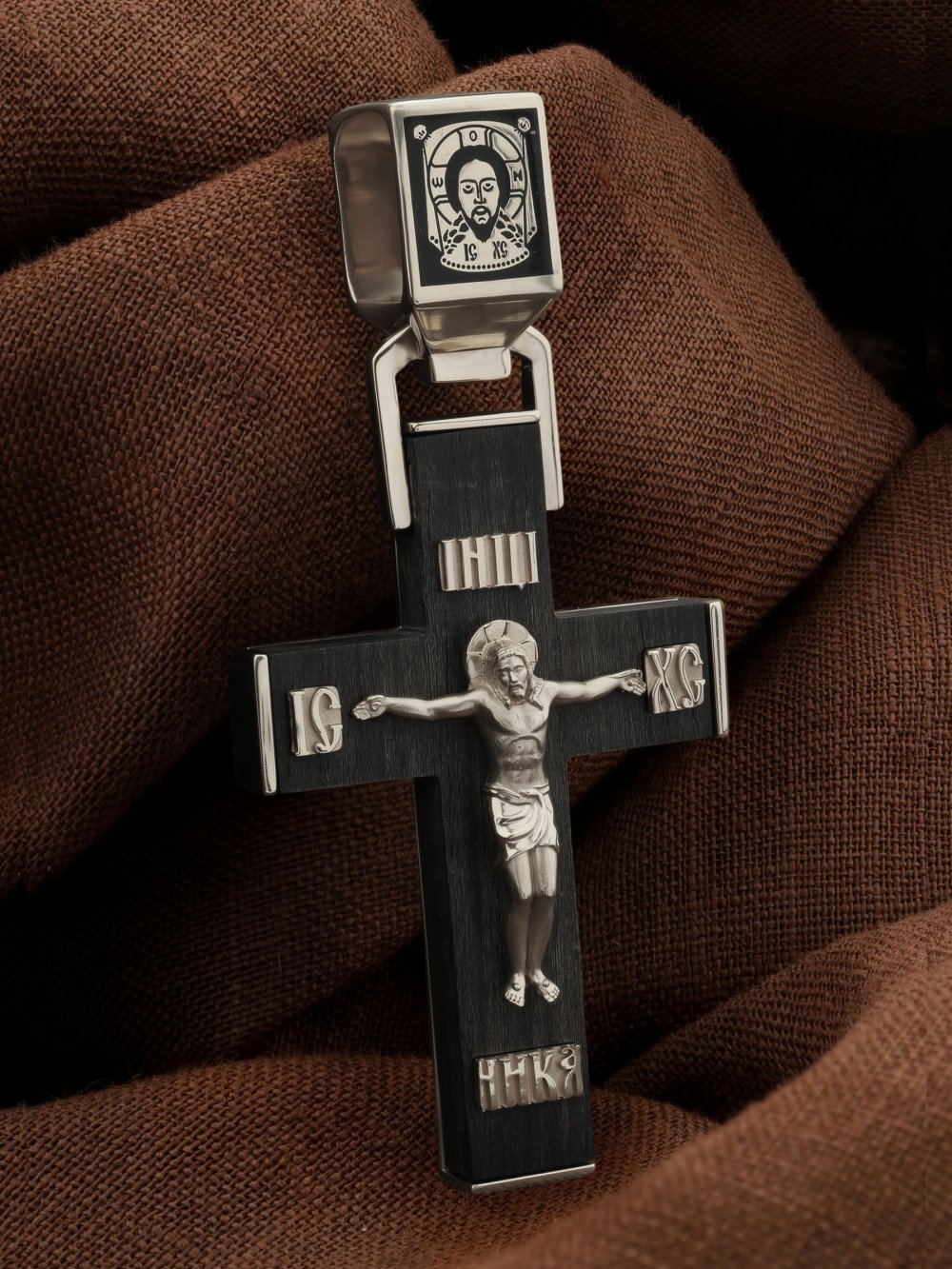 Крест из белого золота c эмаль и эбеновым деревом