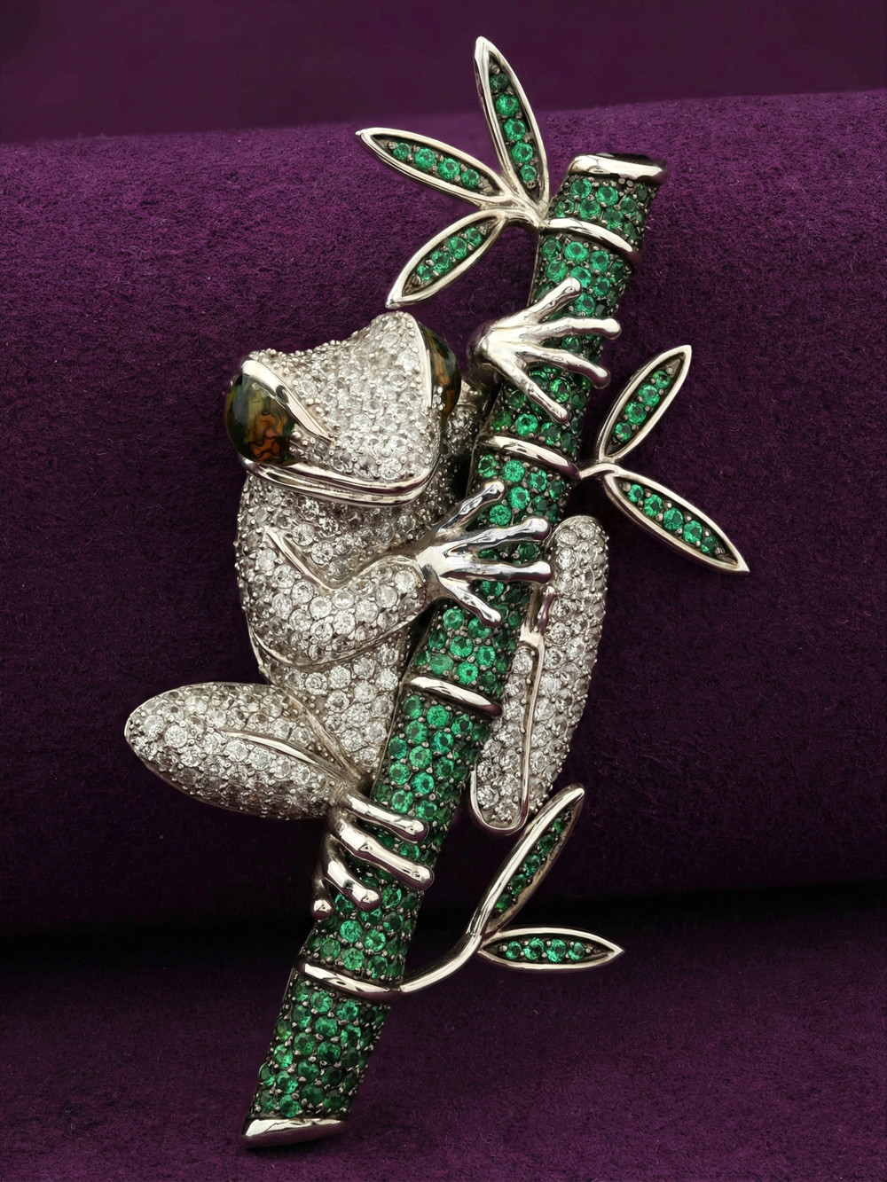 Брошь из белого золота c эмалью, фианитом и дымчатым кварцем