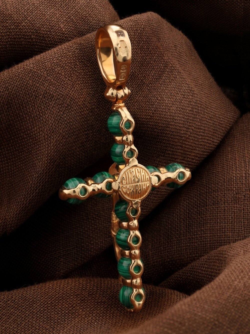 Крест из золота c малахитом