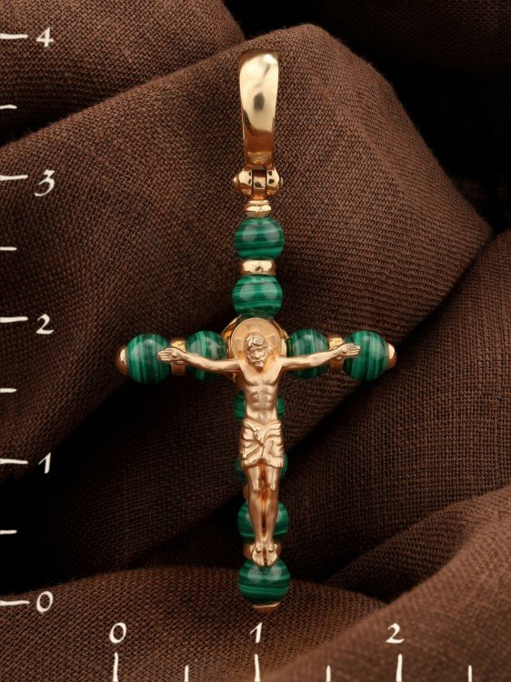 Крест из золота c малахитом