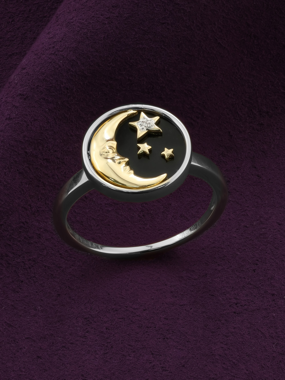 Кольцо из белого золота c бриллиантами и ониксом