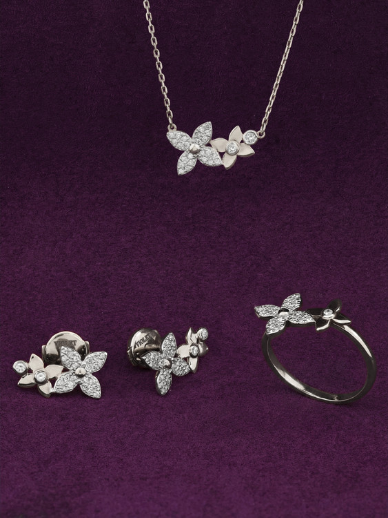 Колье из белого золота c бриллиантами