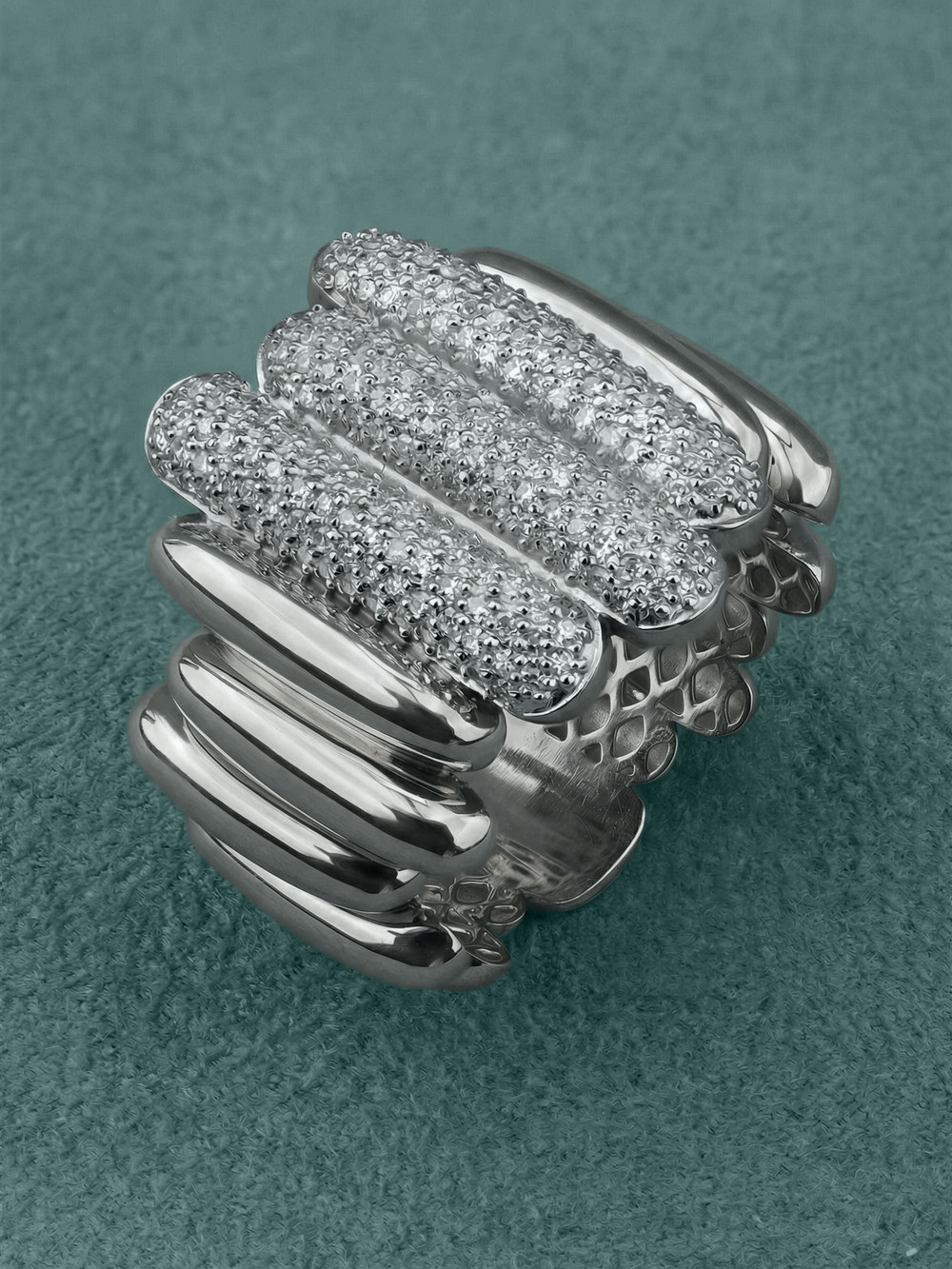 Кольцо из белого золота c бриллиантами