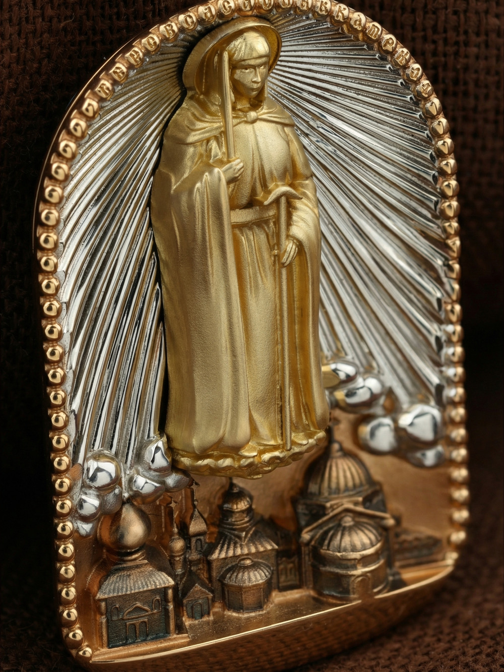 Образок из золота c эмалью