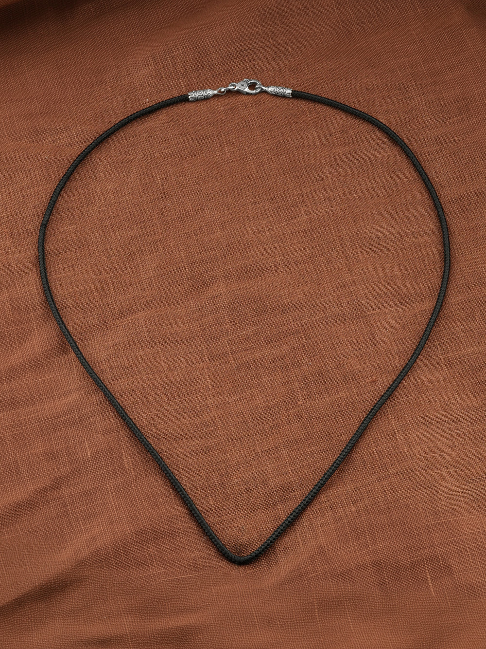 Шнурок шёлковый из белого золота c шёлковым шнурком