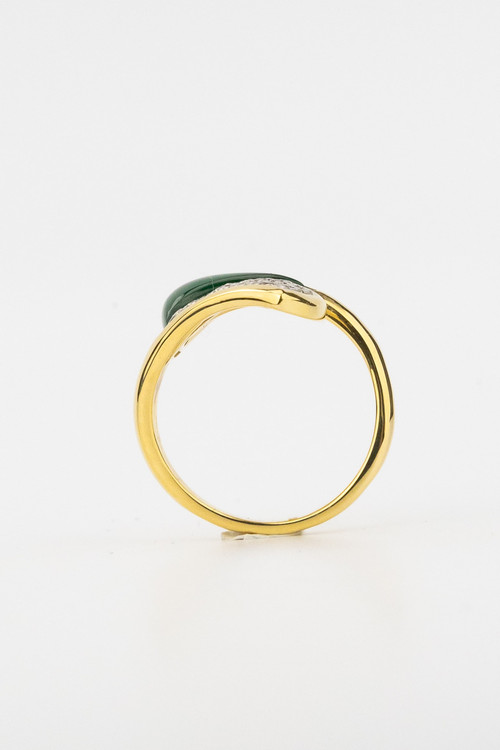 Кольцо из лимонного золота c бриллиантами и малахитом