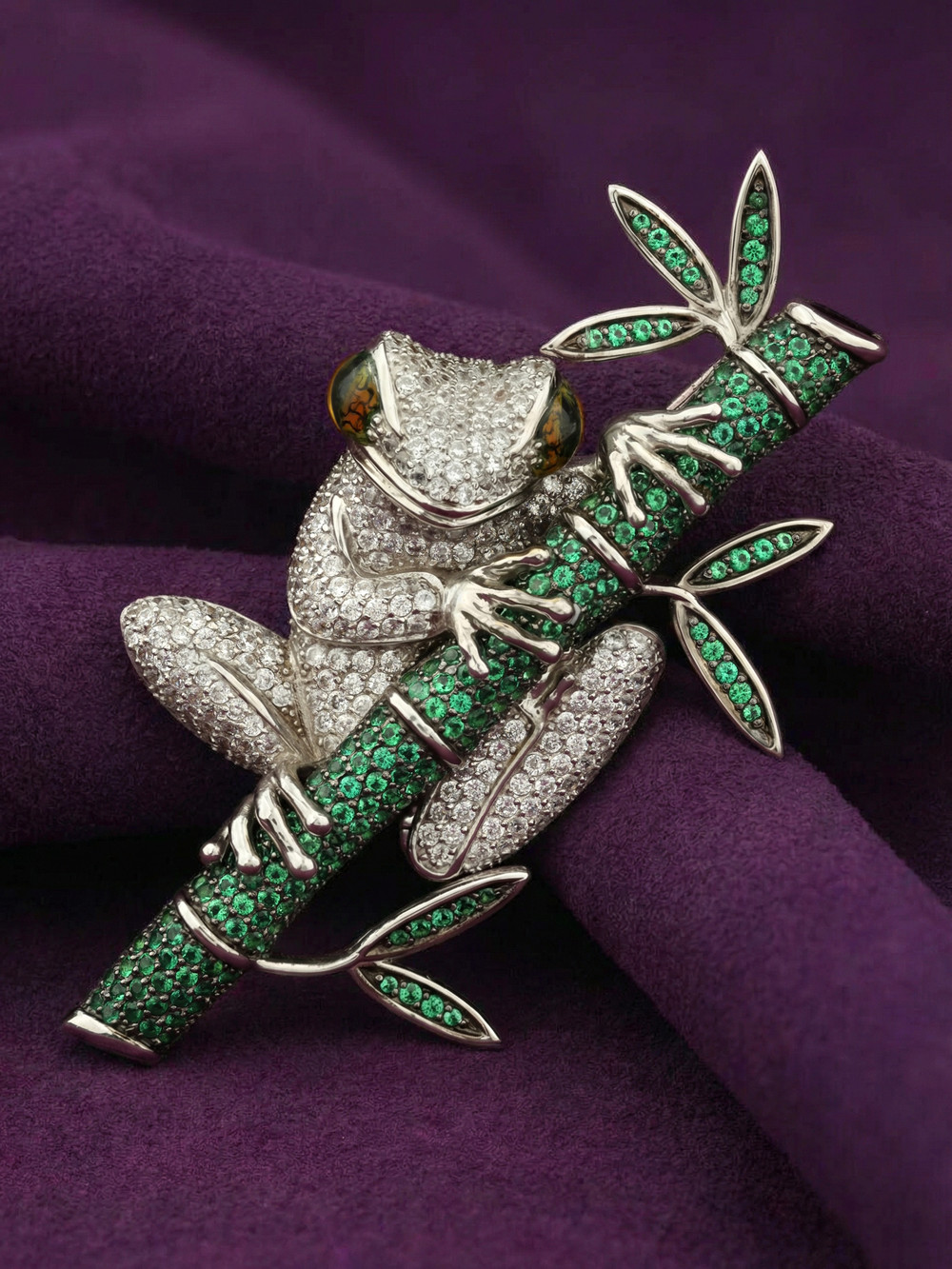 Брошь из белого золота c эмалью, фианитом и дымчатым кварцем